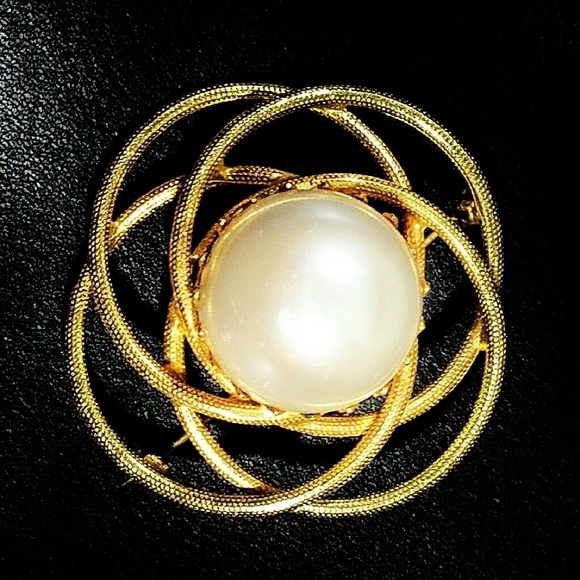 Vintage Jewelry - Vintage Original by Robert Gold Oversized Pearl Brooch